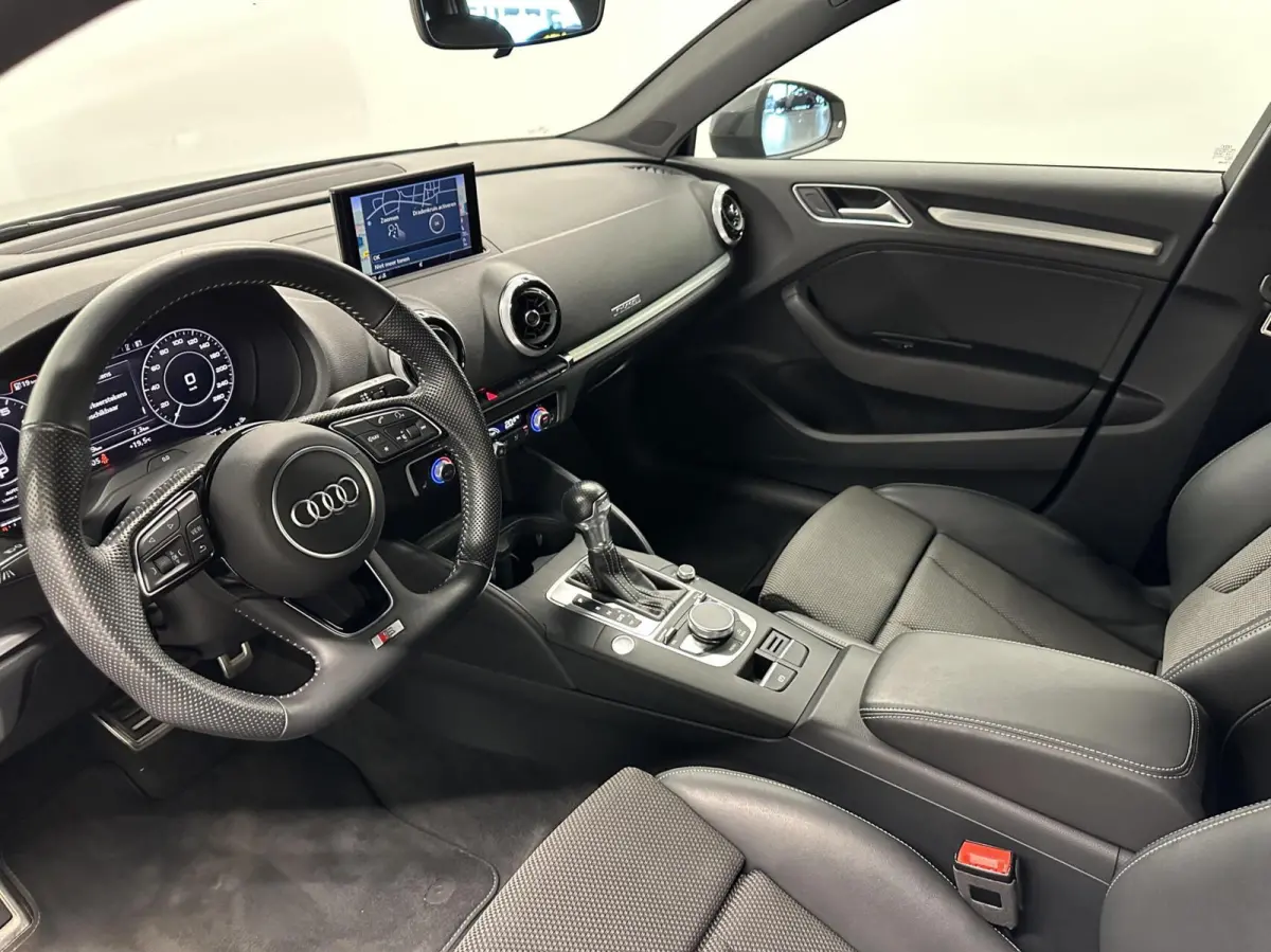 40 e-tron Advance Sport NAVI VIRTUAL TREKHAAK.