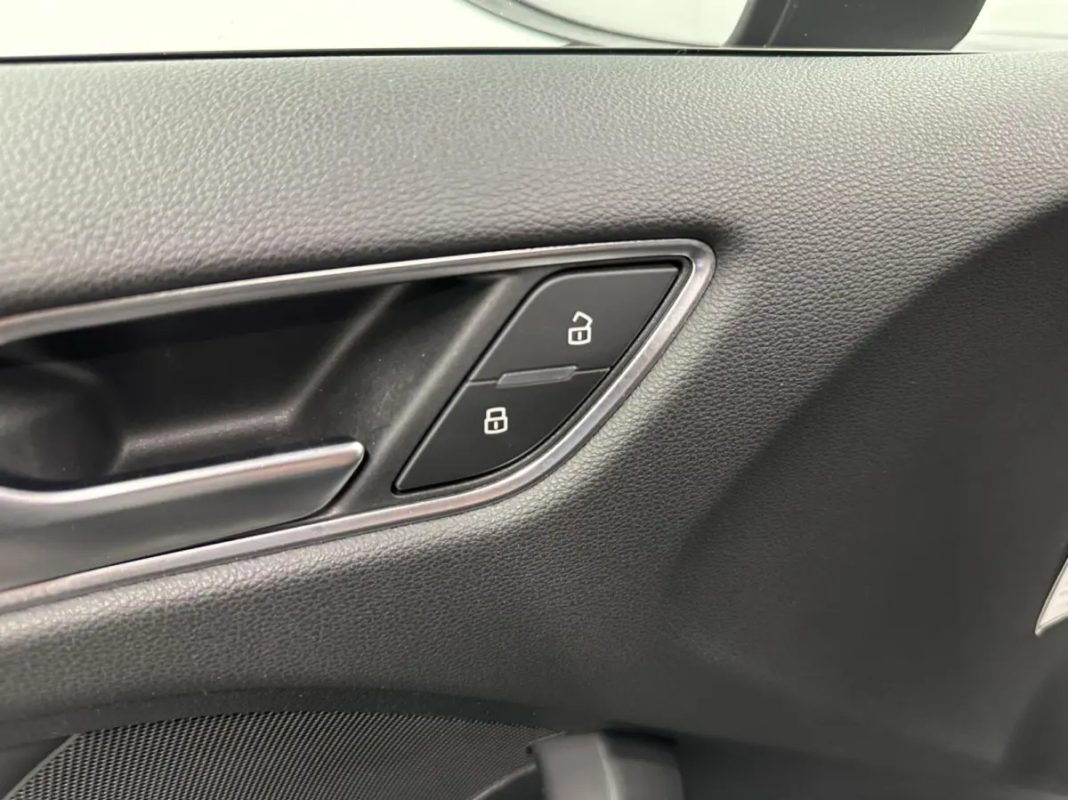 40 e-tron Advance Sport NAVI VIRTUAL TREKHAAK.