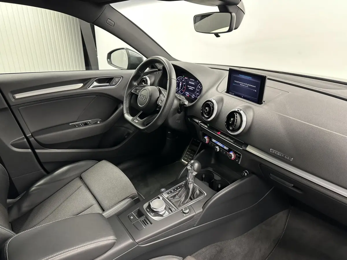 40 e-tron Advance Sport NAVI VIRTUAL TREKHAAK.