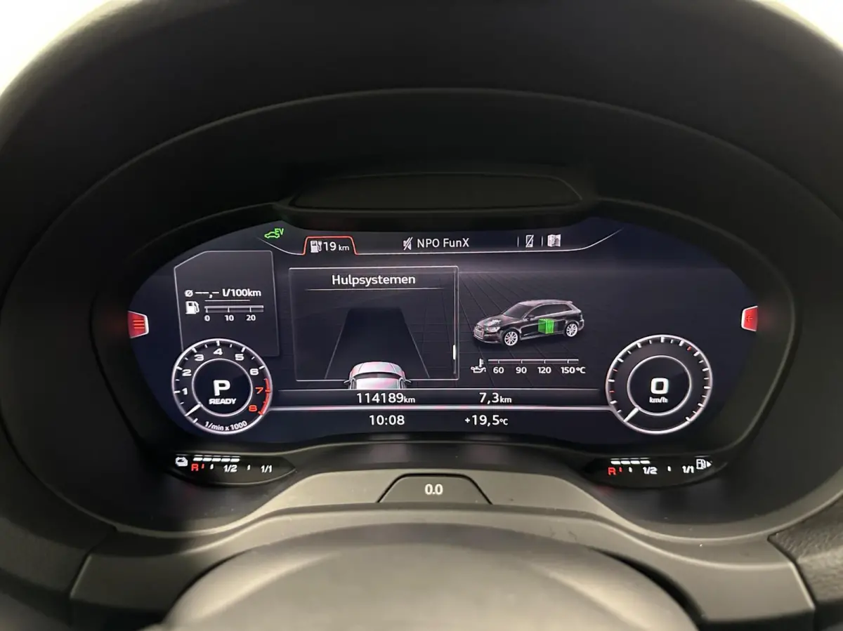 40 e-tron Advance Sport NAVI VIRTUAL TREKHAAK.