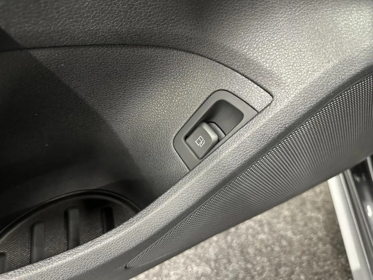 40 e-tron Advance Sport NAVI VIRTUAL TREKHAAK.