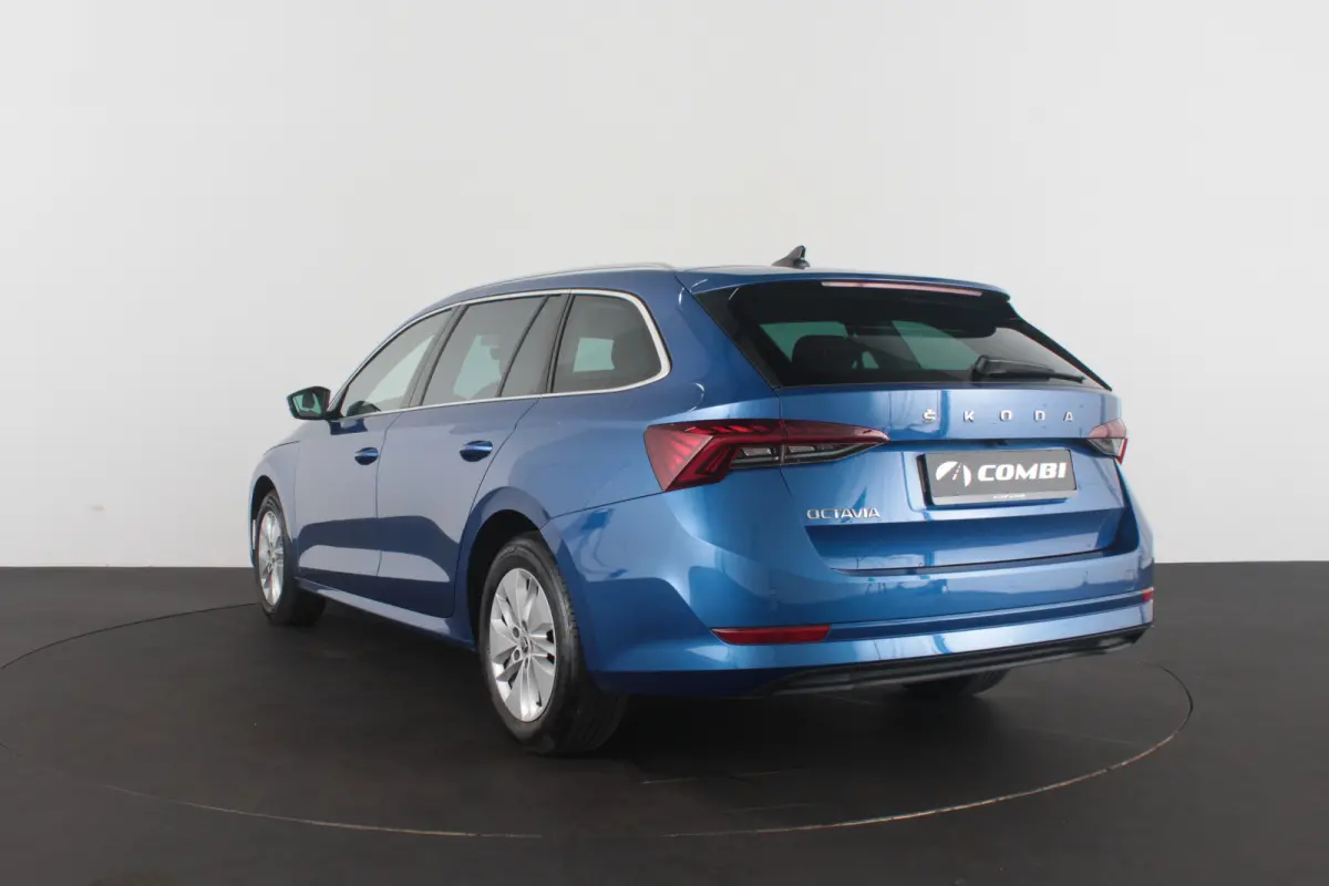 1.0 TSI Business > Camera/Trekhaak/Stoelverwarming...
