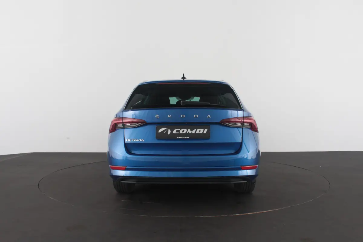 1.0 TSI Business > Camera/Trekhaak/Stoelverwarming...