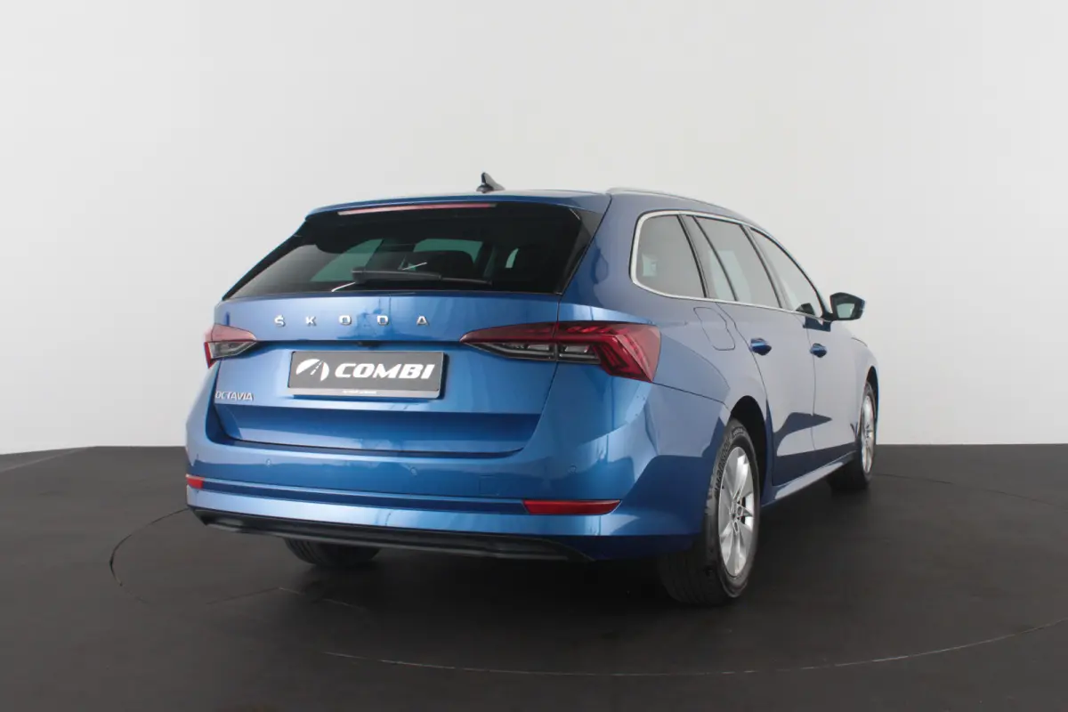 1.0 TSI Business > Camera/Trekhaak/Stoelverwarming...