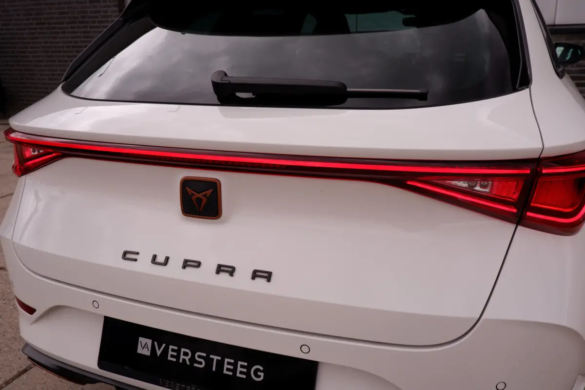 1.4 e-Hybrid Black Edition | Panorama | Carplay | Camera | Virtual | LED |