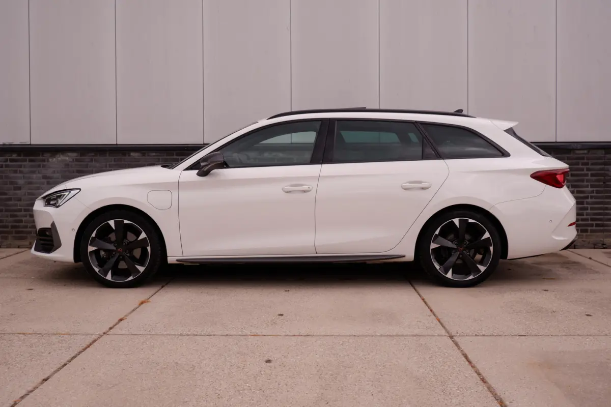 1.4 e-Hybrid Black Edition | Panorama | Carplay | Camera | Virtual | LED |