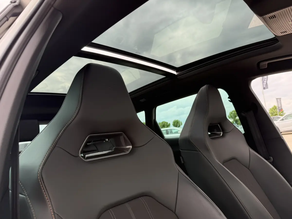 1.4 e-Hybrid Black Edition | Panorama | Carplay | Camera | Virtual | LED |