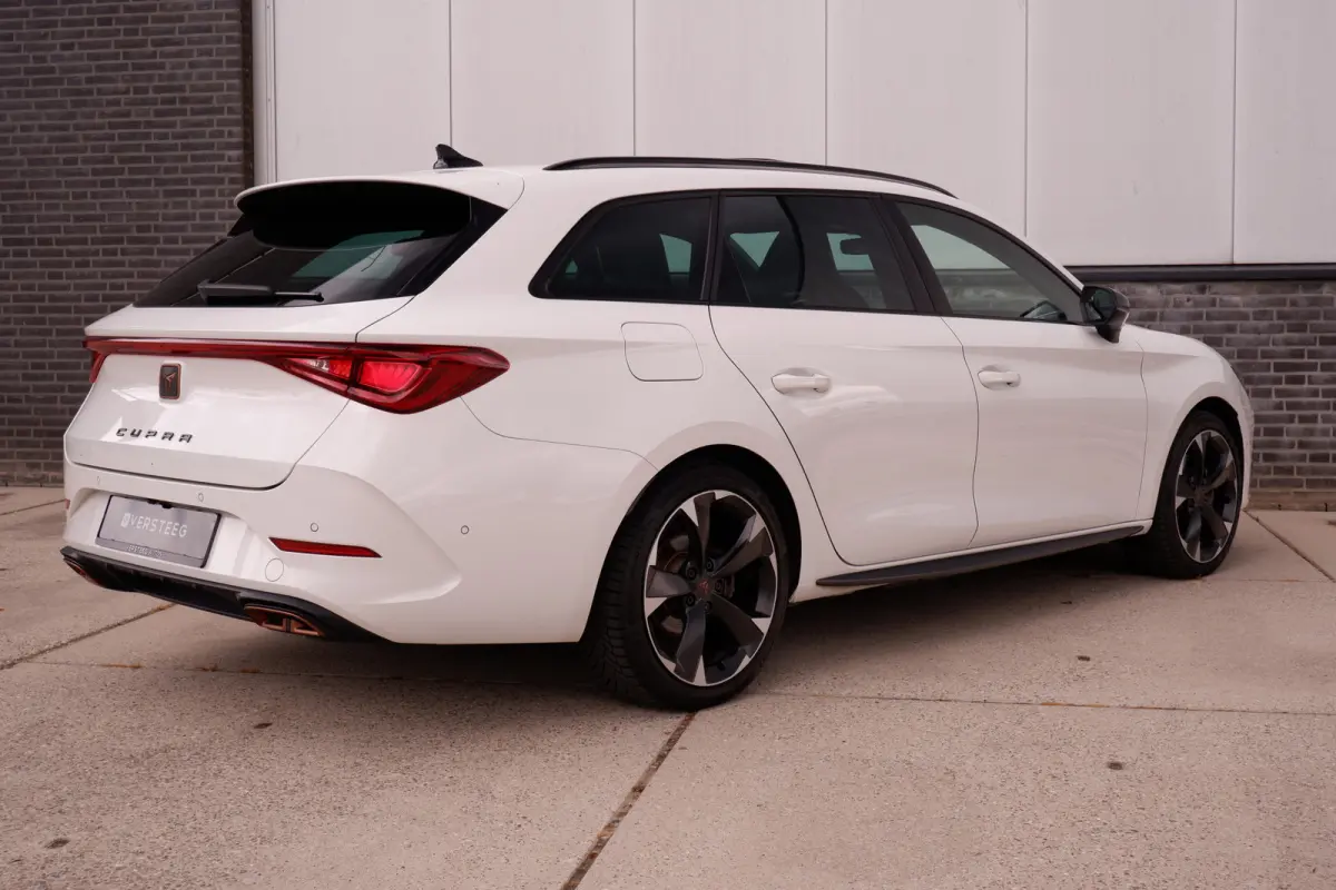 1.4 e-Hybrid Black Edition | Panorama | Carplay | Camera | Virtual | LED |