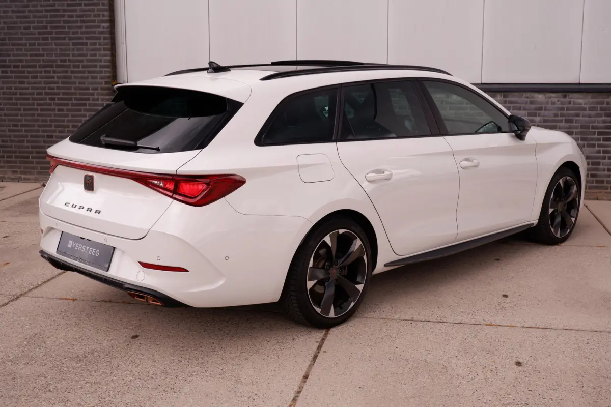 1.4 e-Hybrid Black Edition | Panorama | Carplay | Camera | Virtual | LED |