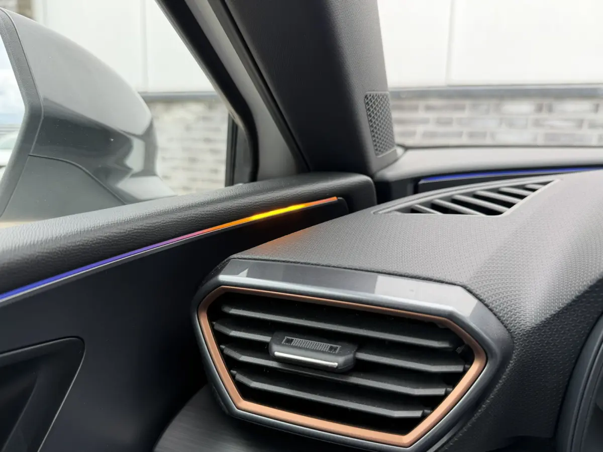 1.4 e-Hybrid Black Edition | Panorama | Carplay | Camera | Virtual | LED |