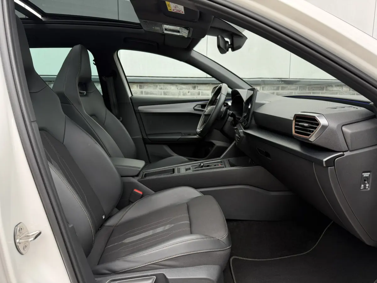 1.4 e-Hybrid Black Edition | Panorama | Carplay | Camera | Virtual | LED |