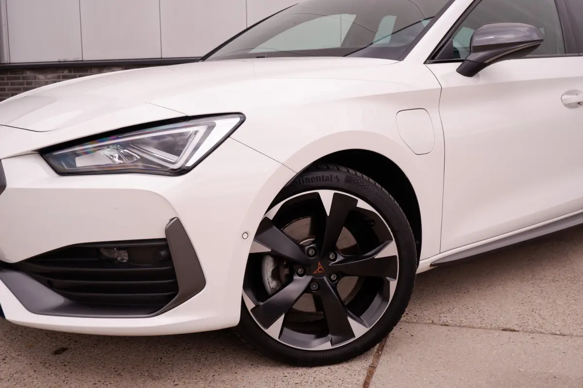 1.4 e-Hybrid Black Edition | Panorama | Carplay | Camera | Virtual | LED |