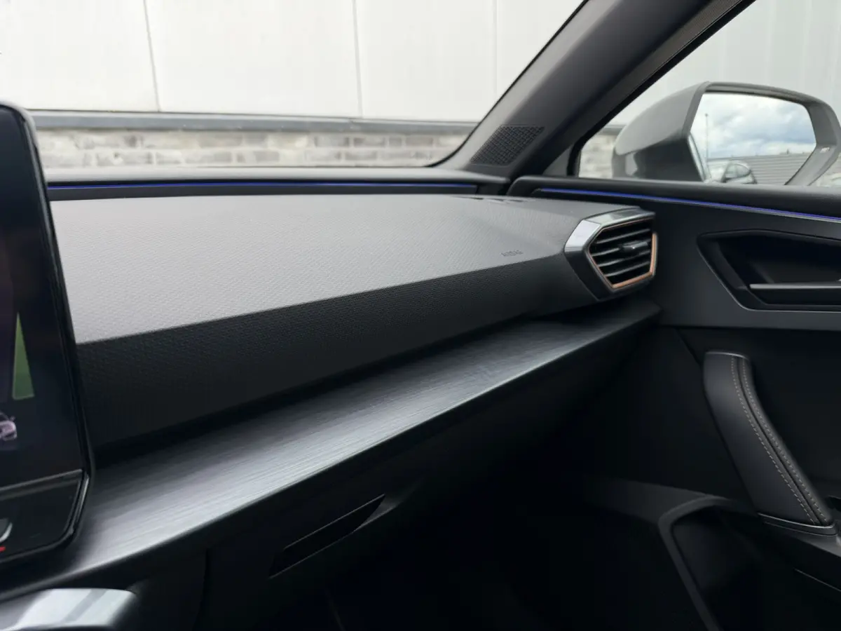 1.4 e-Hybrid Black Edition | Panorama | Carplay | Camera | Virtual | LED |