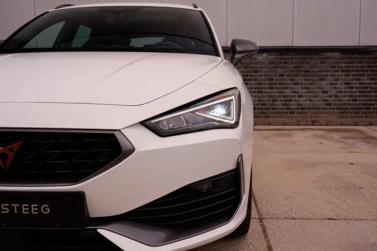 1.4 e-Hybrid Black Edition | Panorama | Carplay | Camera | Virtual | LED |