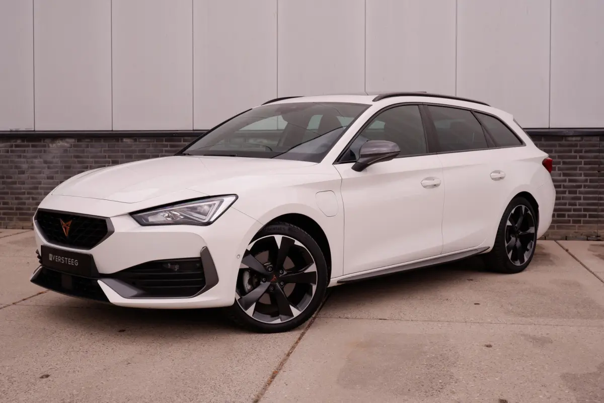 1.4 e-Hybrid Black Edition | Panorama | Carplay | Camera | Virtual | LED |