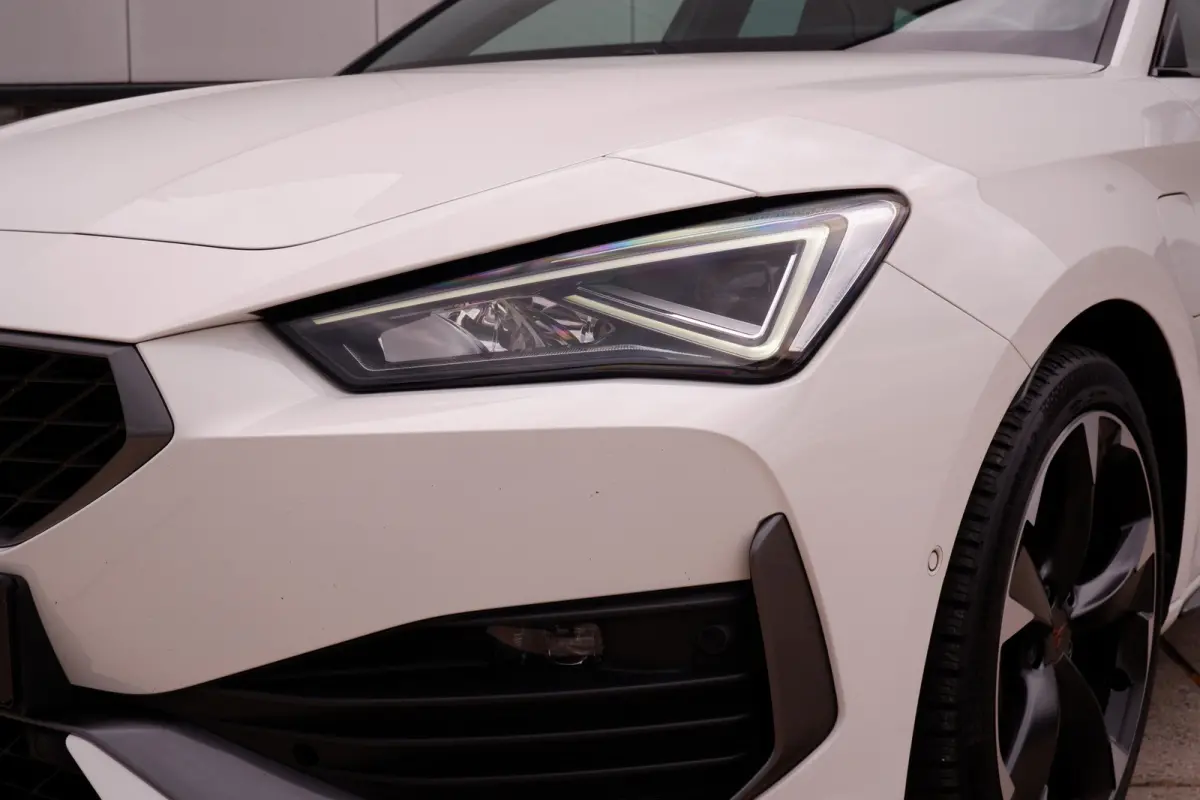 1.4 e-Hybrid Black Edition | Panorama | Carplay | Camera | Virtual | LED |