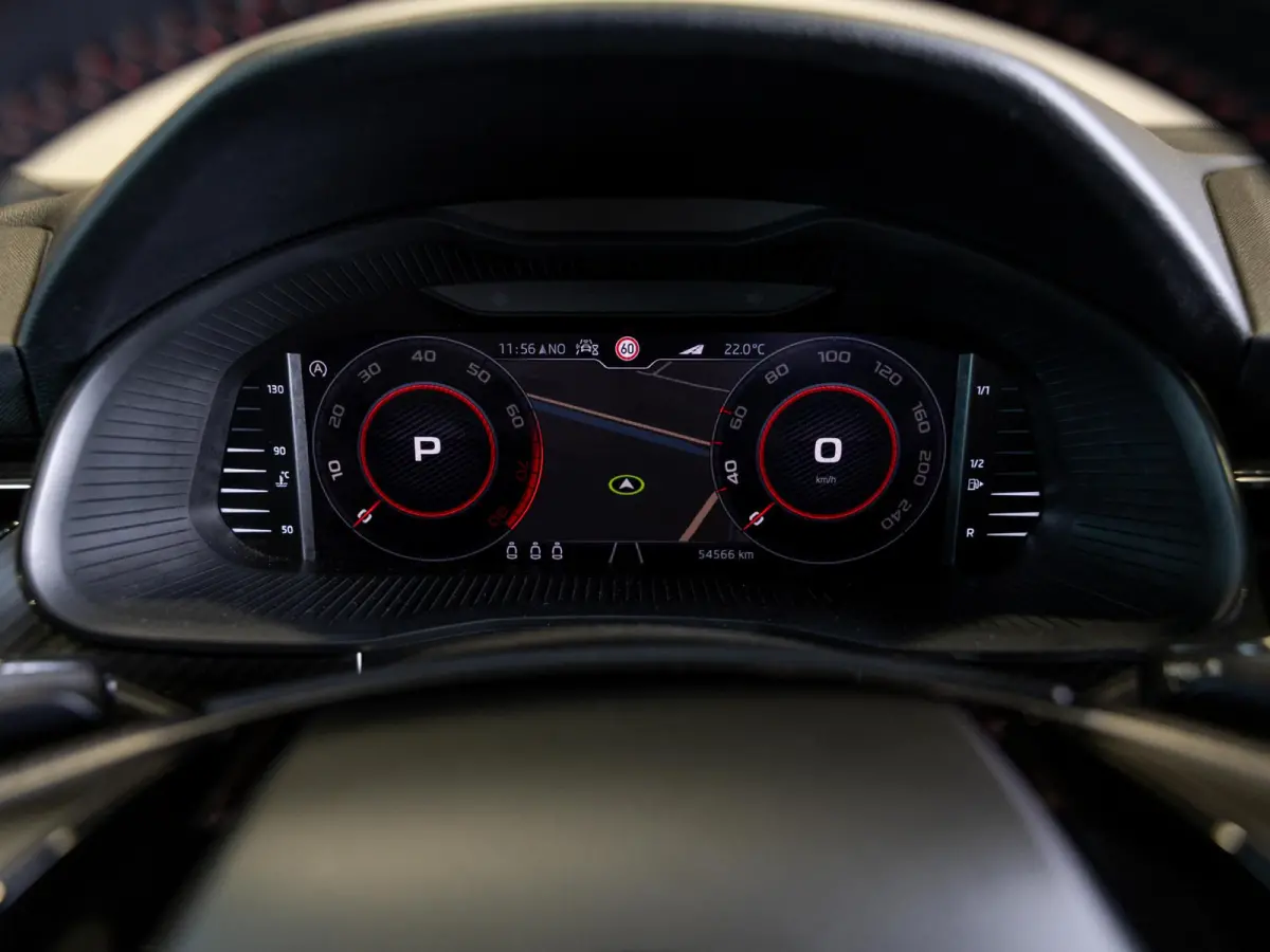 1.0 TSI Monte Carlo / 110pk / Panorama dak / Achteruitrij camera / Adaptieve cruise control /