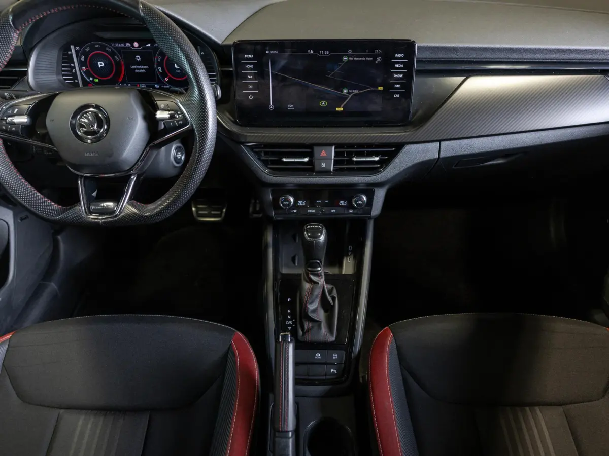 1.0 TSI Monte Carlo / 110pk / Panorama dak / Achteruitrij camera / Adaptieve cruise control /