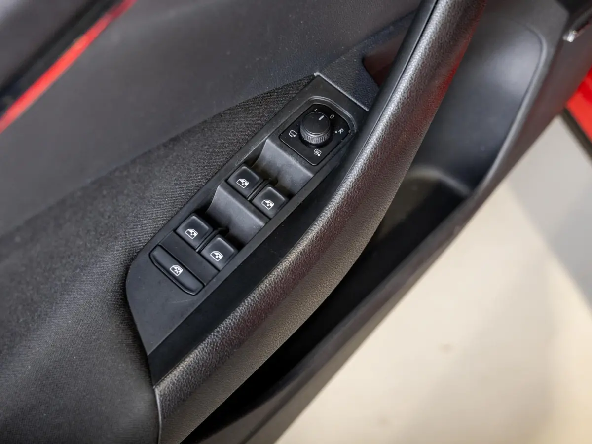 1.0 TSI Monte Carlo / 110pk / Panorama dak / Achteruitrij camera / Adaptieve cruise control /