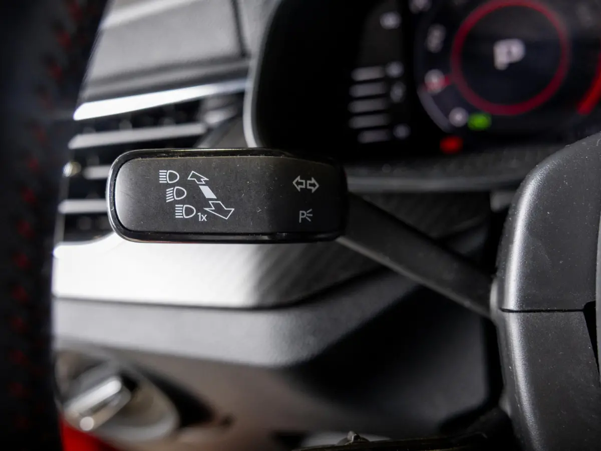 1.0 TSI Monte Carlo / 110pk / Panorama dak / Achteruitrij camera / Adaptieve cruise control /