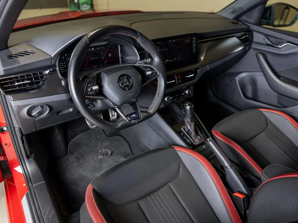 1.0 TSI Monte Carlo / 110pk / Panorama dak / Achteruitrij camera / Adaptieve cruise control /