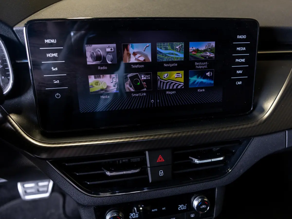 1.0 TSI Monte Carlo / 110pk / Panorama dak / Achteruitrij camera / Adaptieve cruise control /