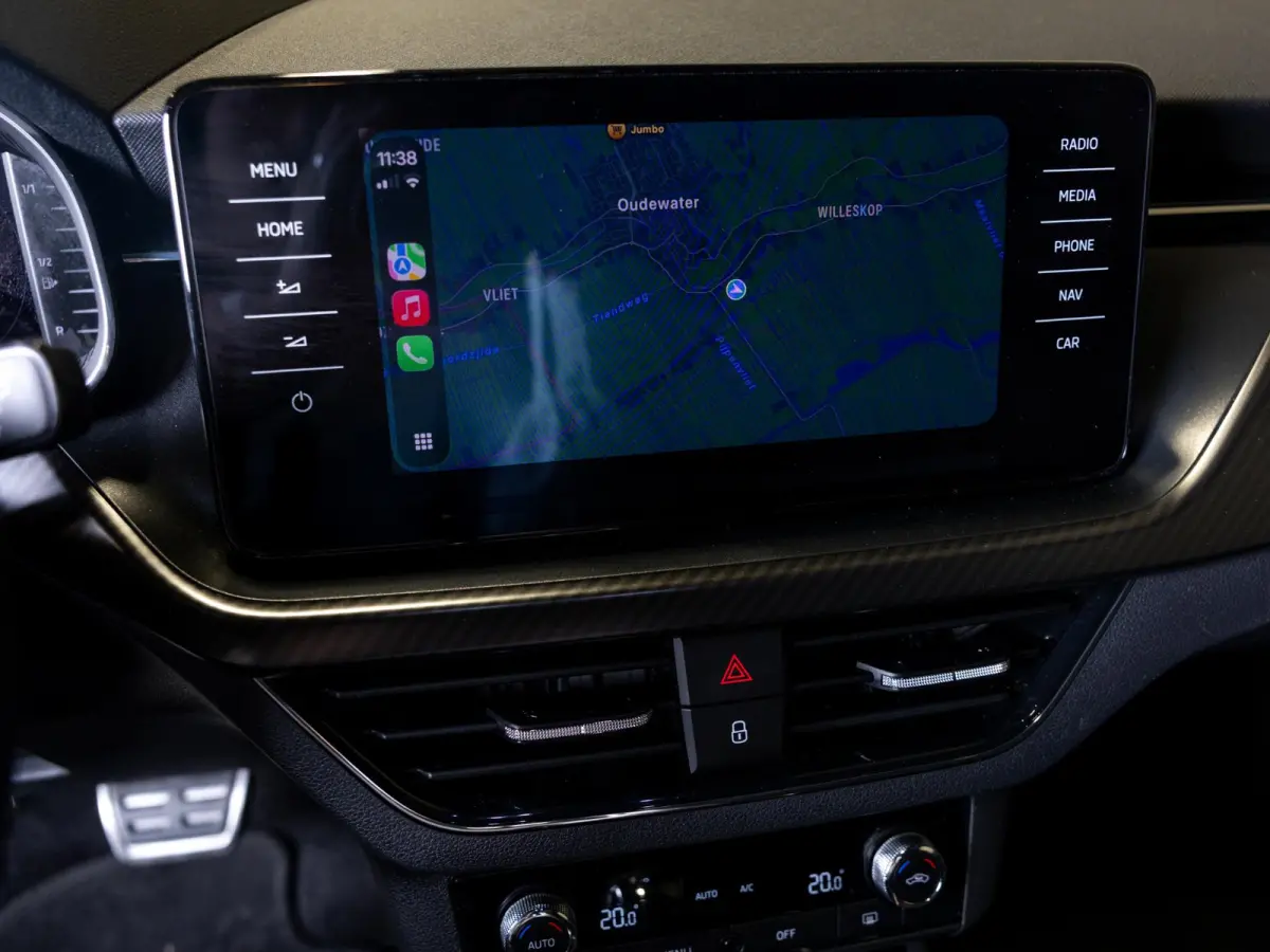 1.0 TSI Monte Carlo / 110pk / Panorama dak / Achteruitrij camera / Adaptieve cruise control /