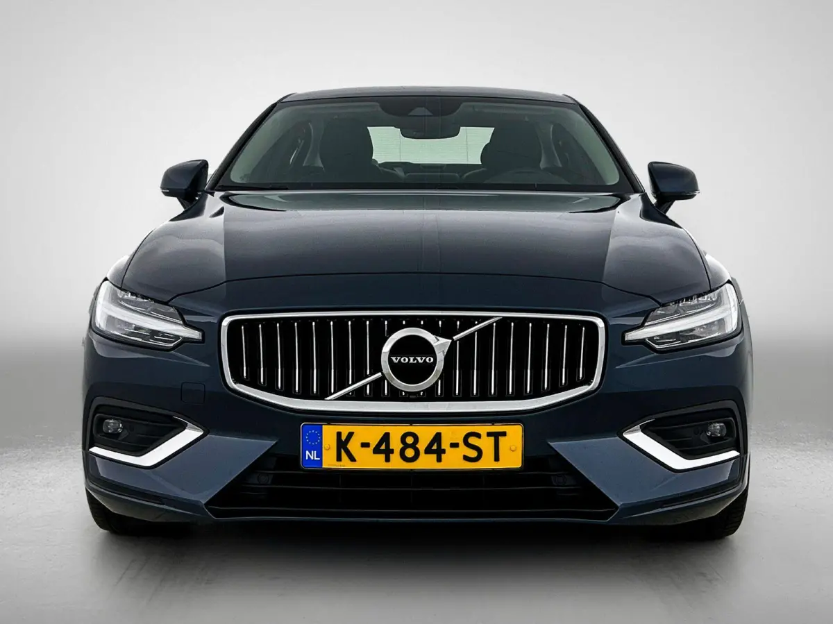 2.0 B3 Inscription | ACHTERUITRIJCAMERA | STOELVERWARMING | STUURVERWARMING | LEDEREN BEKLEDING | DODEHOEK | MEMORY | CLIMATE CONTROL | CRUISE CONTROL |