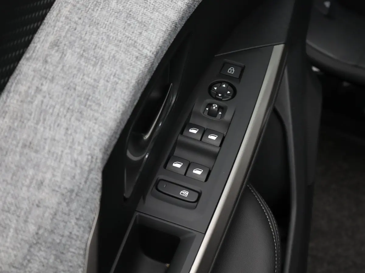 1.2 Hybrid 136 Allure | 2 stoelen op derde rij | Achteruitrijcamera | Apple Carplay/Android Auto|telefoonintegratie premium