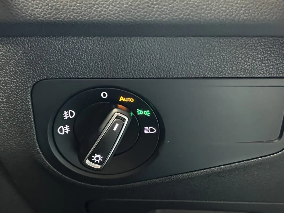 1.5 TSI Comfortline | Navigatie/Android/Apple Carplay | LM Velgen 17" | Cruise Control Adaptief | DAB | Verwarmde Voorruit | Airco Automatisch |
