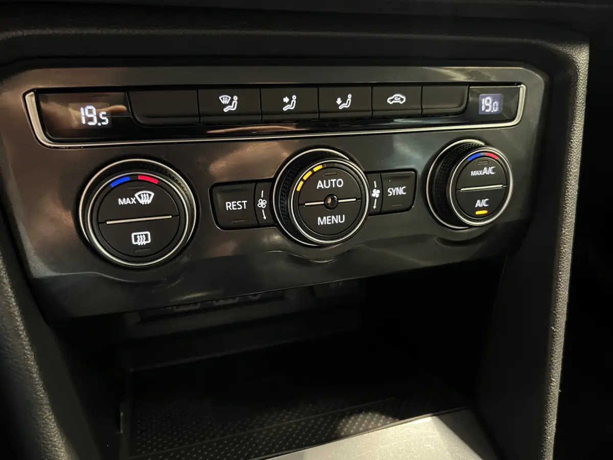 1.5 TSI Comfortline | Navigatie/Android/Apple Carplay | LM Velgen 17" | Cruise Control Adaptief | DAB | Verwarmde Voorruit | Airco Automatisch |