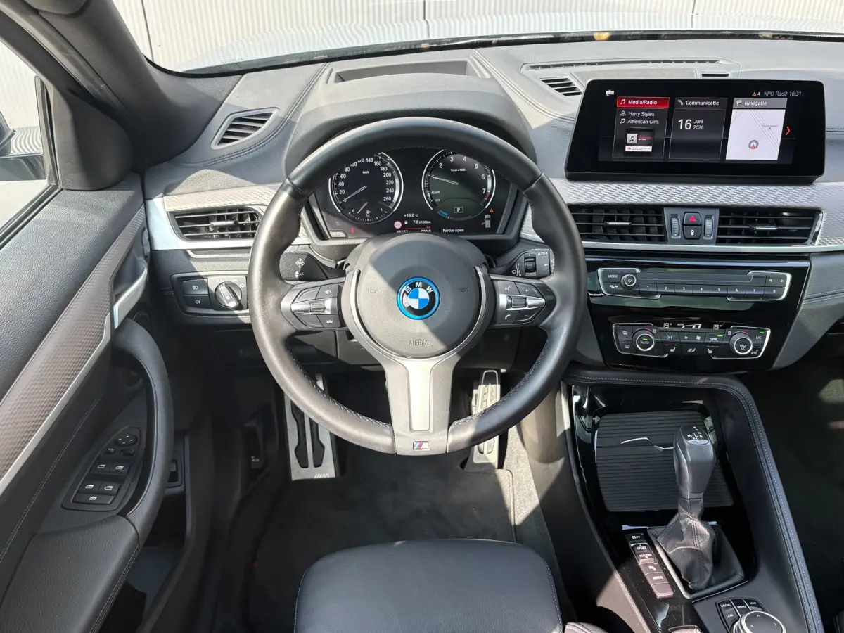 XDrive25e High Executive M-Sport | 19' LMV | Head-Up | Lederen Bekleding | Memory | Panoramadak |
