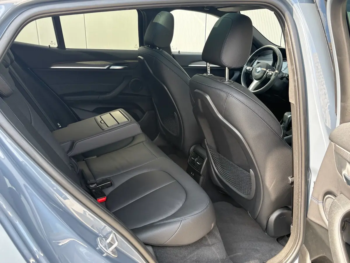 XDrive25e High Executive M-Sport | 19' LMV | Head-Up | Lederen Bekleding | Memory | Panoramadak |