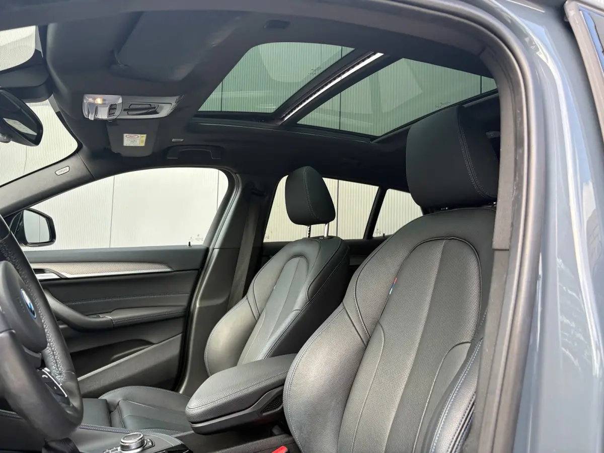 XDrive25e High Executive M-Sport | 19' LMV | Head-Up | Lederen Bekleding | Memory | Panoramadak |