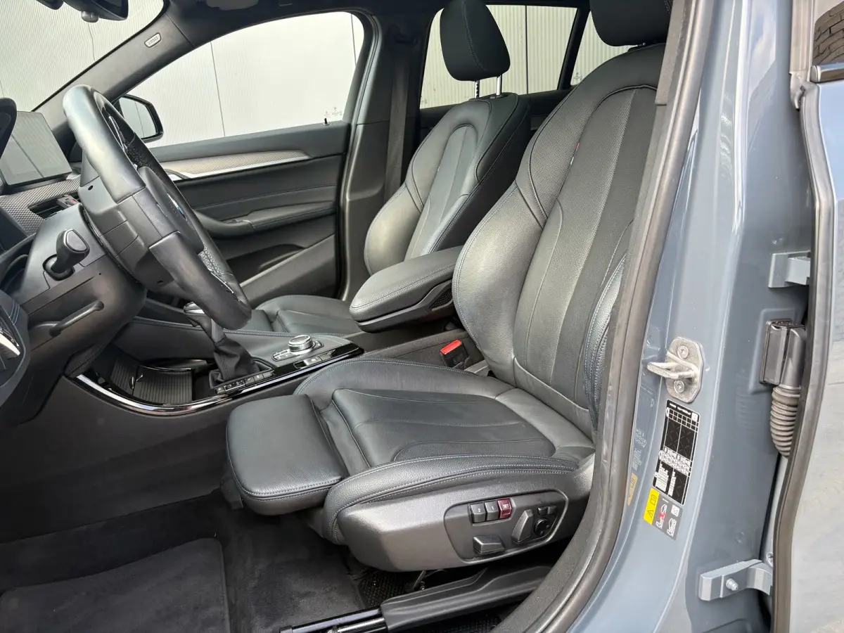XDrive25e High Executive M-Sport | 19' LMV | Head-Up | Lederen Bekleding | Memory | Panoramadak |