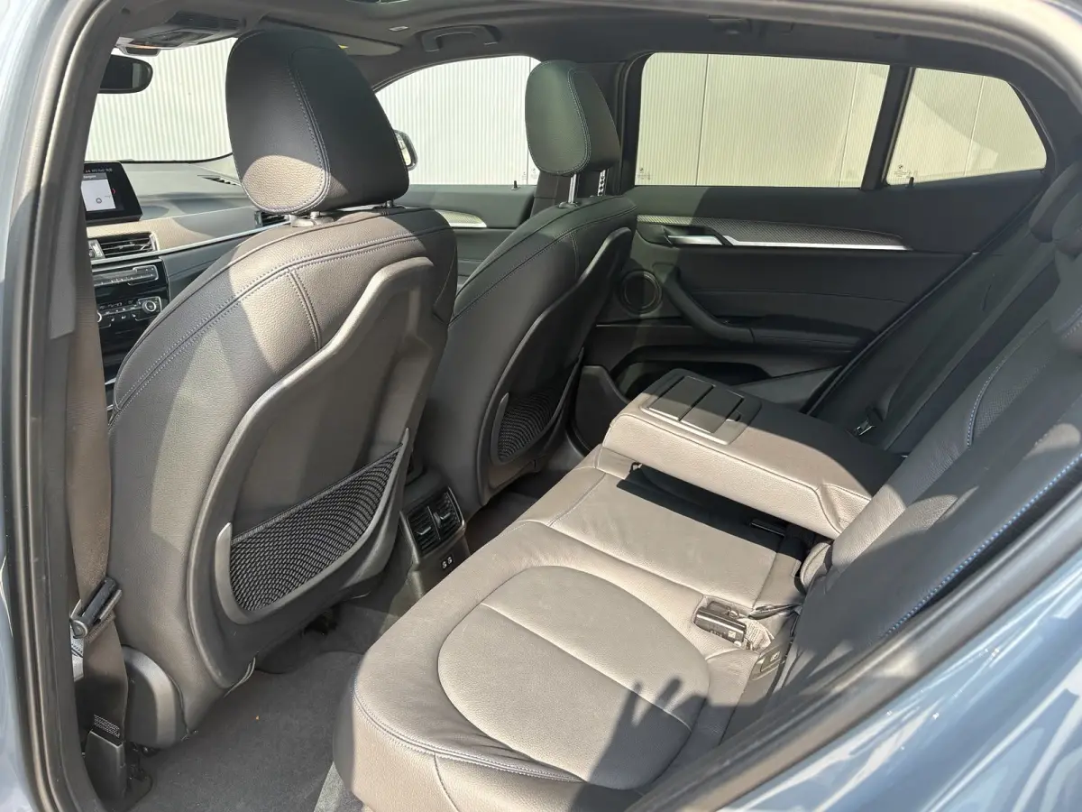 XDrive25e High Executive M-Sport | 19' LMV | Head-Up | Lederen Bekleding | Memory | Panoramadak |