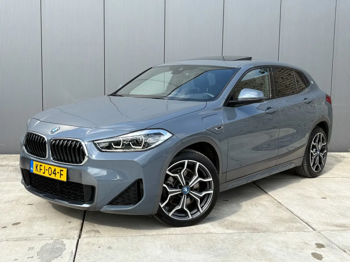 XDrive25e High Executive M-Sport | 19' LMV | Head-Up | Lederen Bekleding | Memory | Panoramadak |