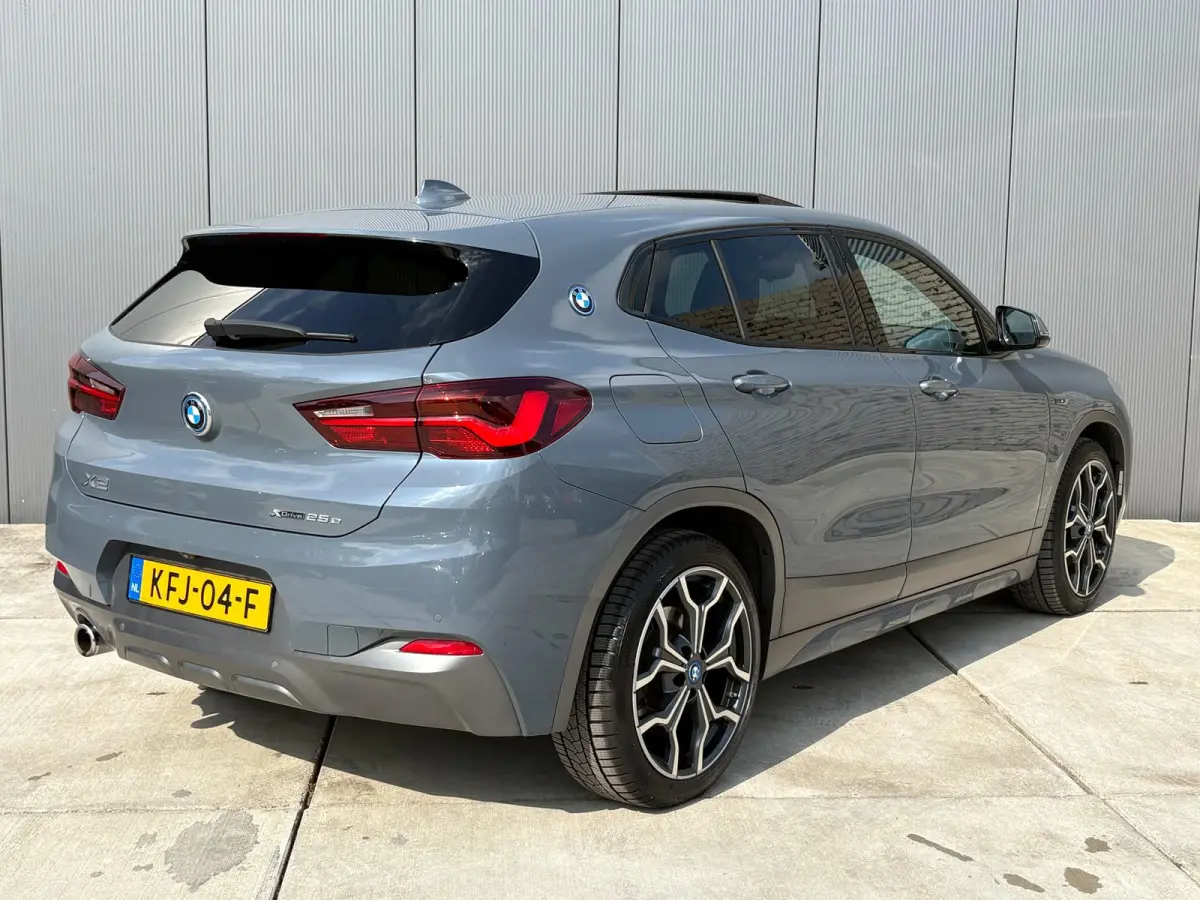 XDrive25e High Executive M-Sport | 19' LMV | Head-Up | Lederen Bekleding | Memory | Panoramadak |