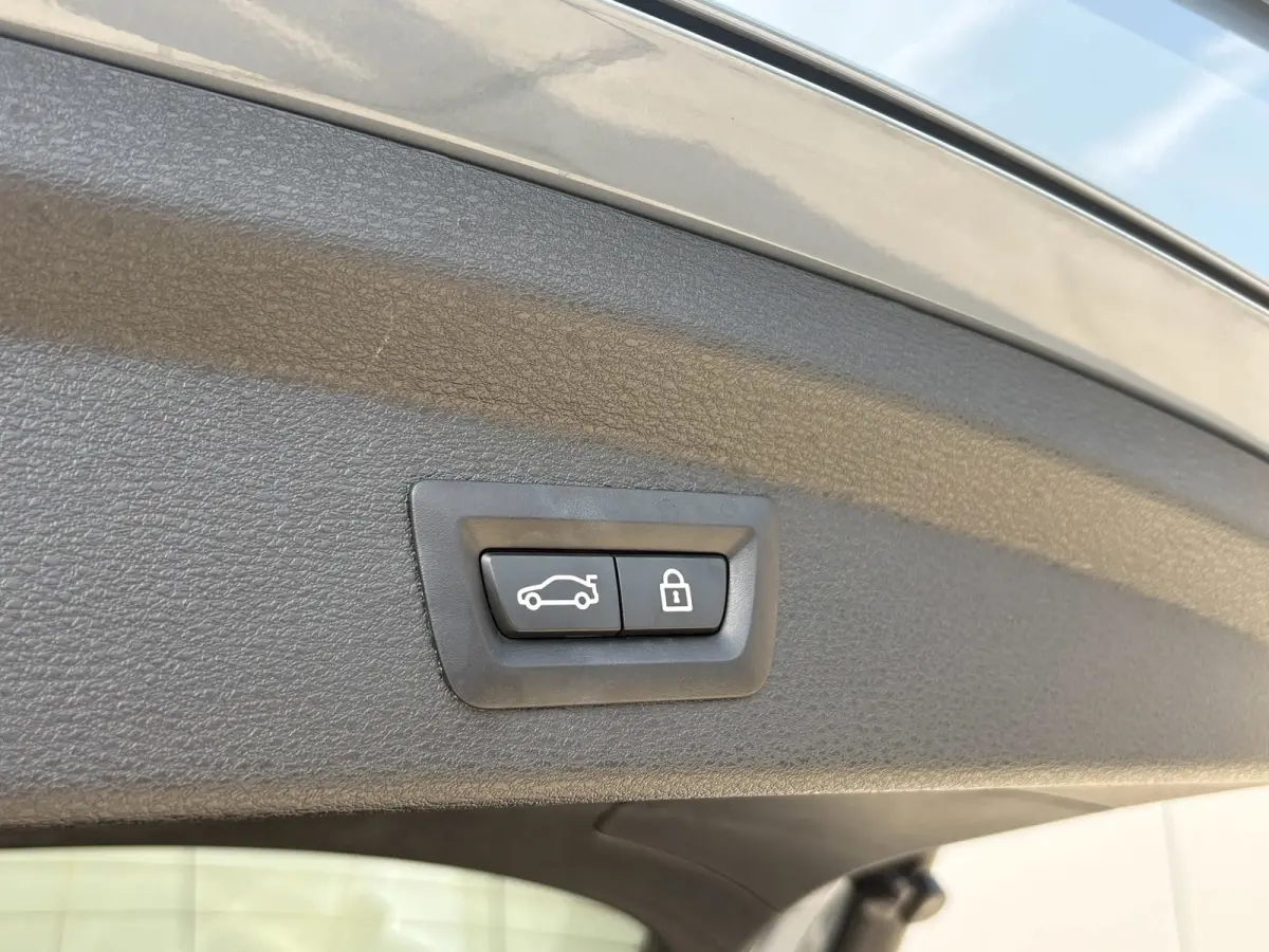 XDrive25e High Executive M-Sport | 19' LMV | Head-Up | Lederen Bekleding | Memory | Panoramadak |