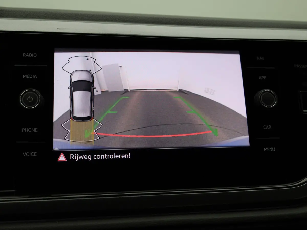 1.0 TSI Style 95 PK| Parkeersensoren | Achteruitrijcamera | LED Matrix | Stoelverwarming | Climatronic | Apple Carplay | Android Auto | 15 Inch Lichtmetalen Velgen