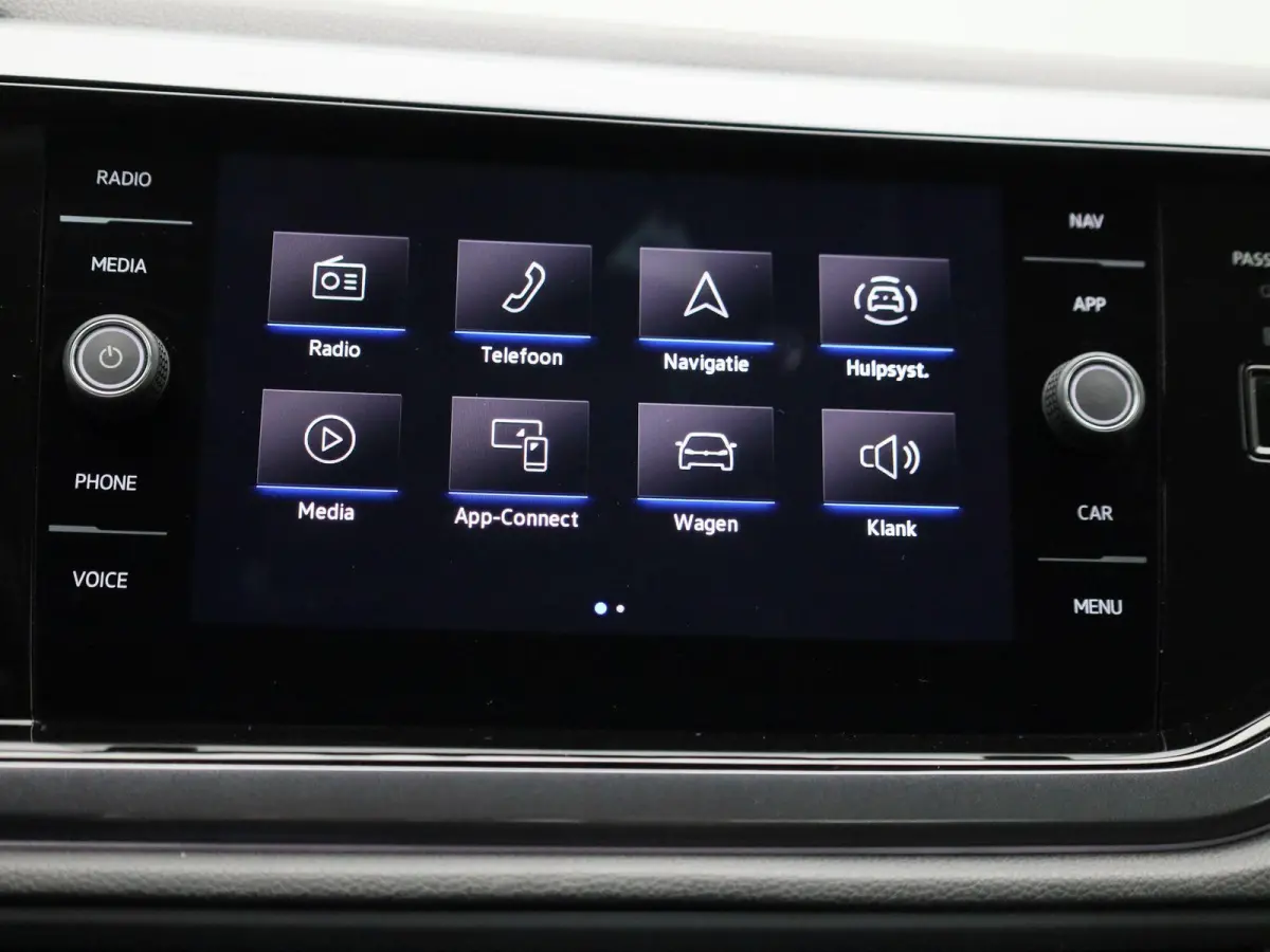 1.0 TSI Style 95 PK| Parkeersensoren | Achteruitrijcamera | LED Matrix | Stoelverwarming | Climatronic | Apple Carplay | Android Auto | 15 Inch Lichtmetalen Velgen