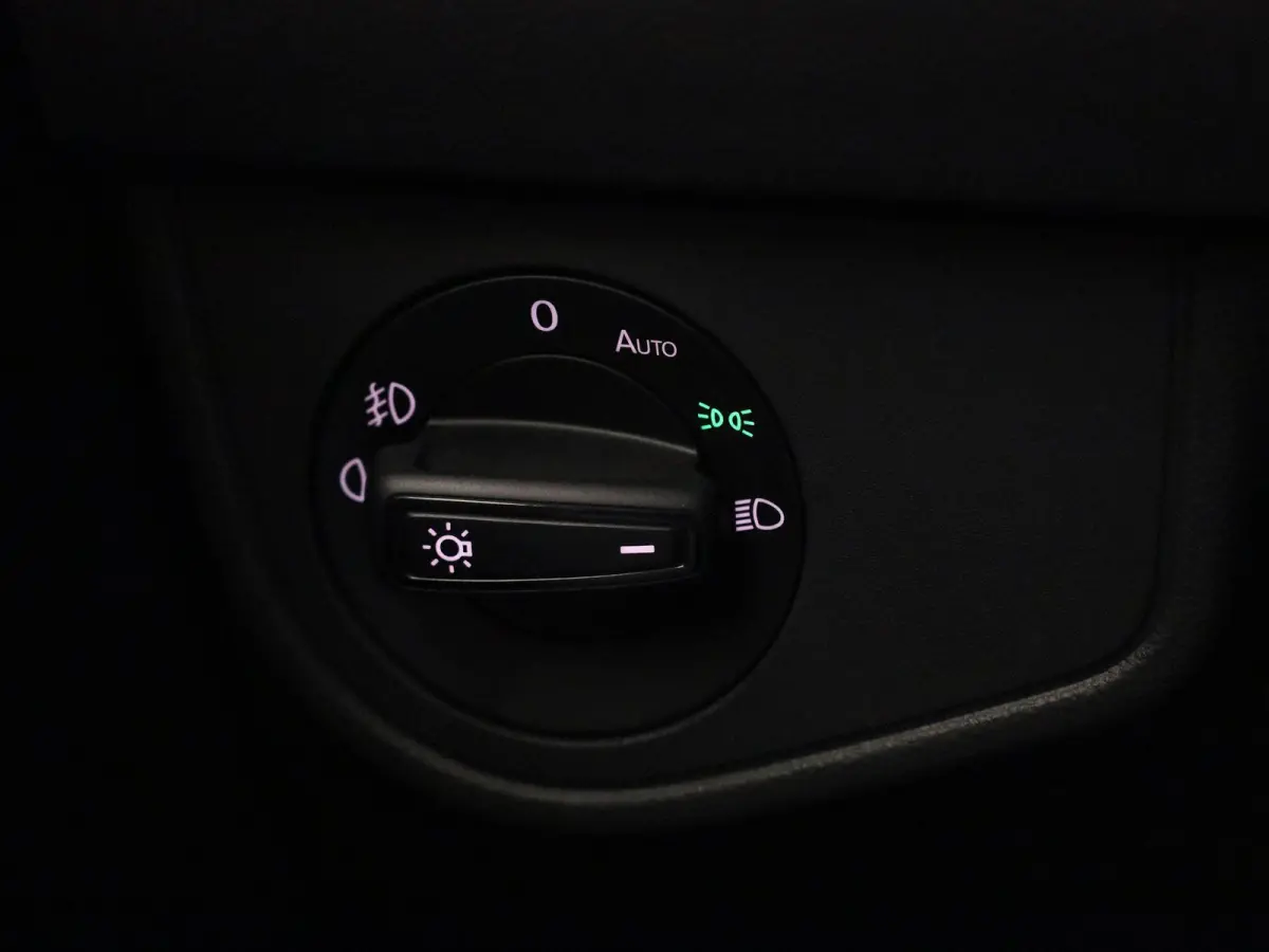 1.0 TSI Style 95 PK| Parkeersensoren | Achteruitrijcamera | LED Matrix | Stoelverwarming | Climatronic | Apple Carplay | Android Auto | 15 Inch Lichtmetalen Velgen