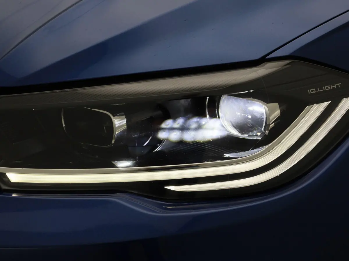 1.0 TSI Style 95 PK| Parkeersensoren | Achteruitrijcamera | LED Matrix | Stoelverwarming | Climatronic | Apple Carplay | Android Auto | 15 Inch Lichtmetalen Velgen