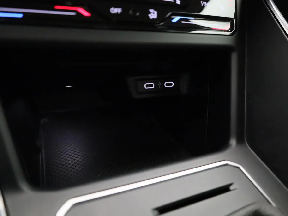 1.0 TSI Style 95 PK| Parkeersensoren | Achteruitrijcamera | LED Matrix | Stoelverwarming | Climatronic | Apple Carplay | Android Auto | 15 Inch Lichtmetalen Velgen