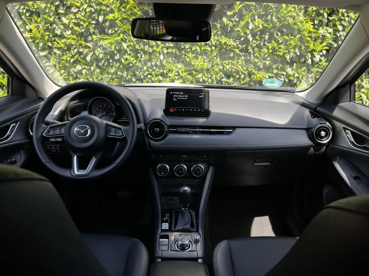 2.0 SkyActiv-G 121 LUXURY, NAVIGATIE, CRUISE CONTROL, CLIMATE CONTROL, STOELVERWARMING, HALF LEDER, DODEHOEK, KEYLESS, HUD, LED, DAB, LICHTMETAAL 18"