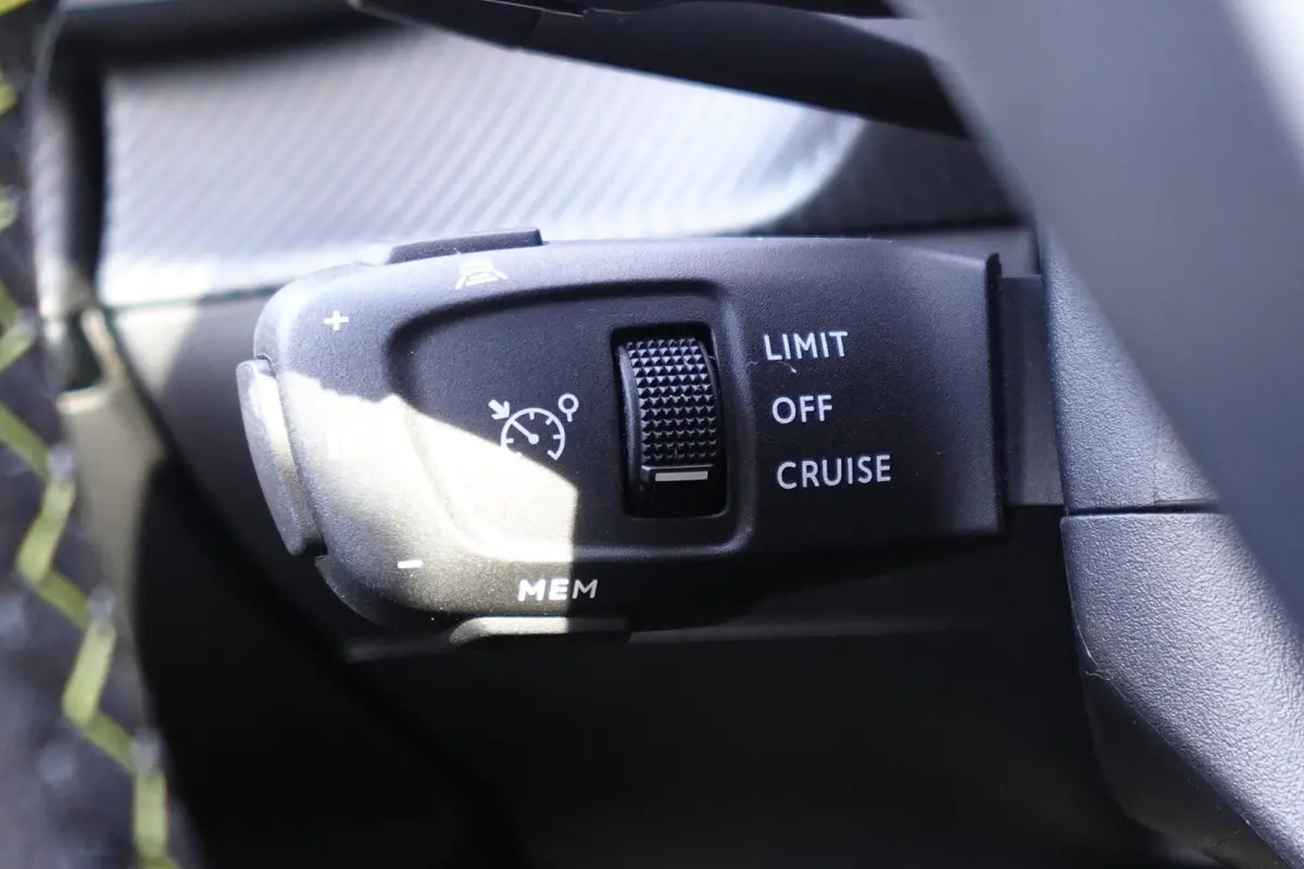 1.2 PureTech GT PANO KEYLESS VOL'