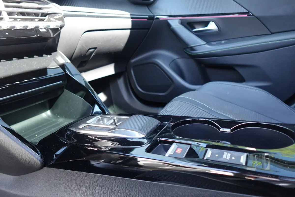 1.2 PureTech GT PANO KEYLESS VOL'