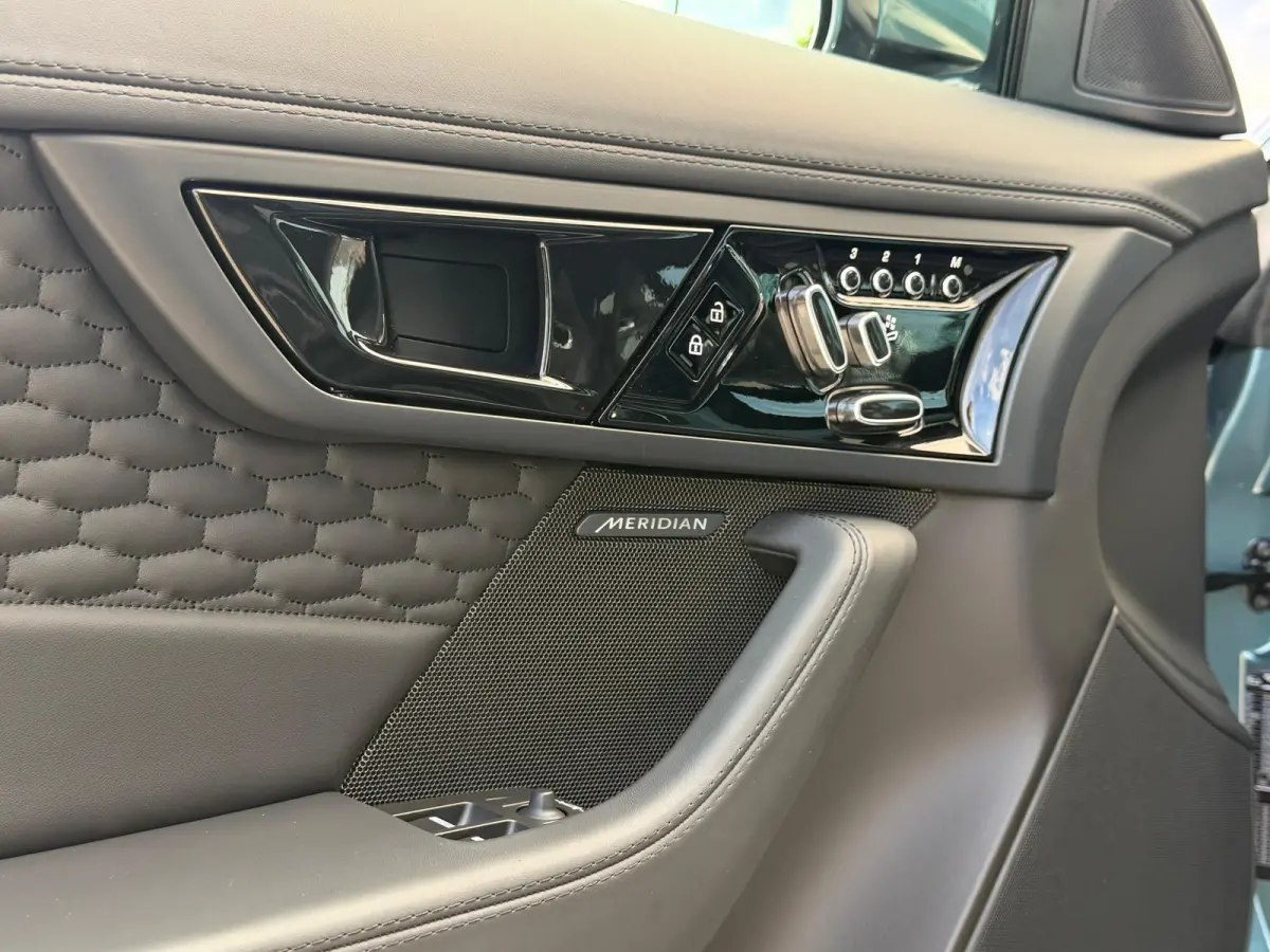 P575 AWD R 75 | Alcantara hemel | Sportuitlaat | Performance Seats |  | Koel/verwarmbare stoelen