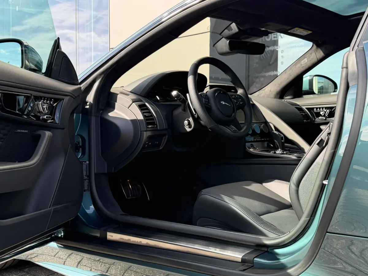P575 AWD R 75 | Alcantara hemel | Sportuitlaat | Performance Seats |  | Koel/verwarmbare stoelen