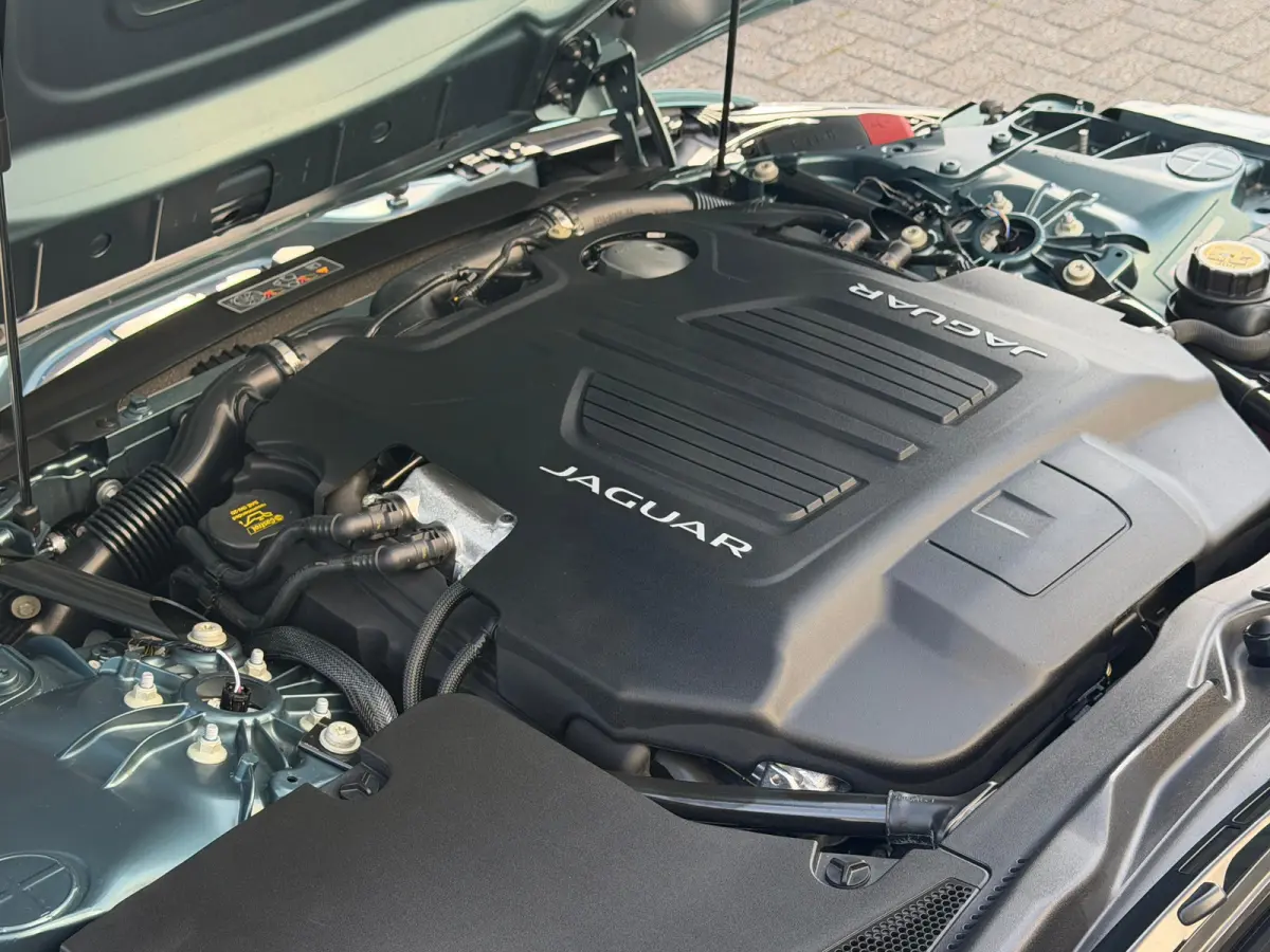 P575 AWD R 75 | Alcantara hemel | Sportuitlaat | Performance Seats |  | Koel/verwarmbare stoelen